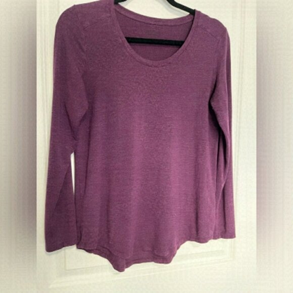 🎃 3 FOR $20🎃  BERRY COLOURED LONG SLEEVE TOP - Picture 1 of 9